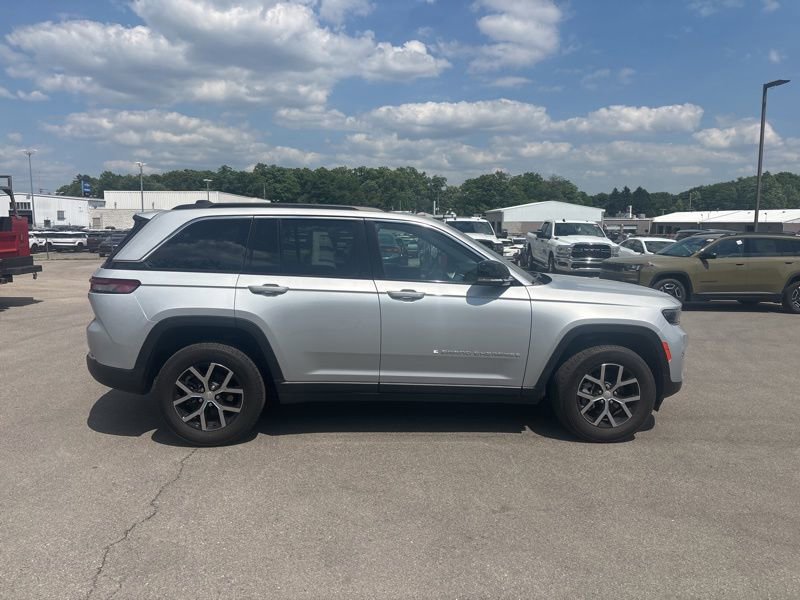 New 2025 Jeep Grand Cherokee Limited AWD/4WD image 2