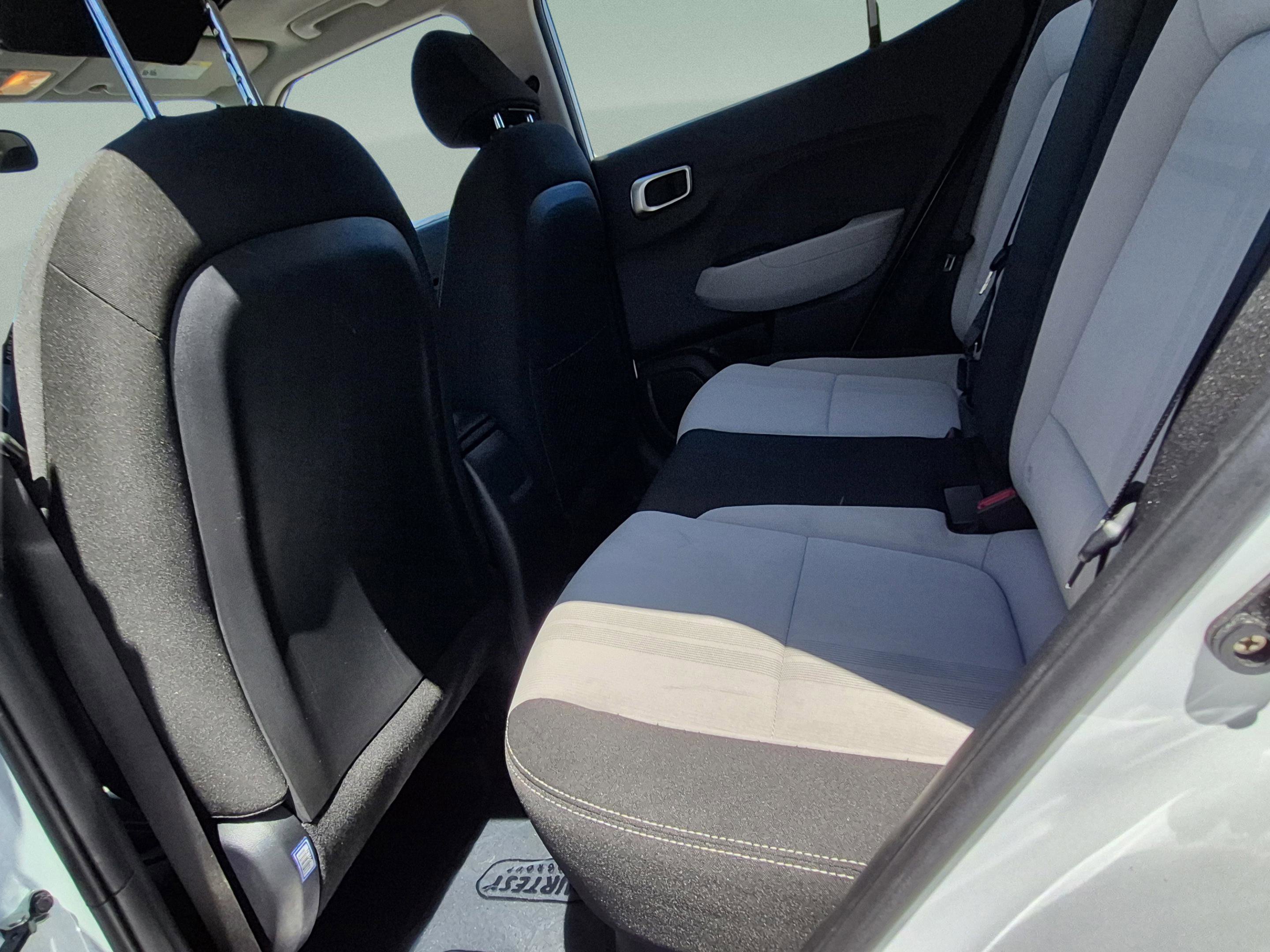 Used 2023 Hyundai Venue SEL FWD image 14