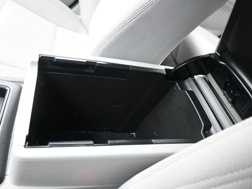 Used 2017 Toyota Camry LE image 21