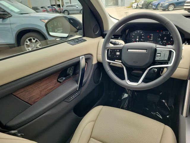 Used 2025 Land Rover Discovery Sport S image 15
