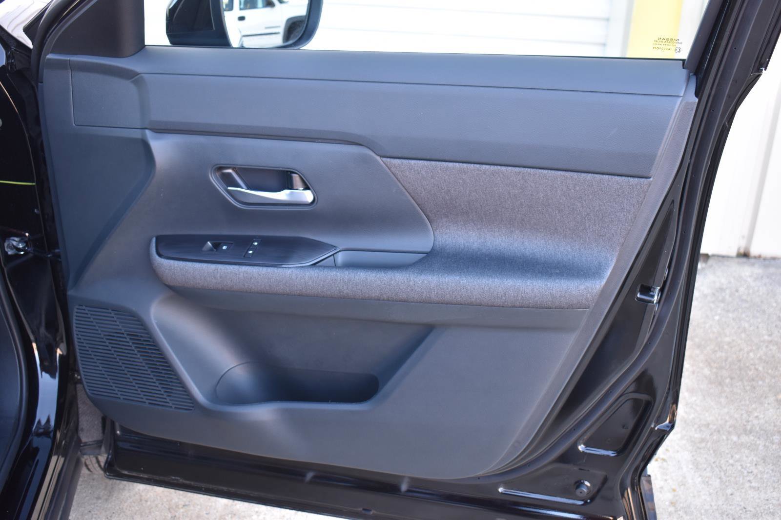 Certified 2025 Nissan Kicks SV image 38