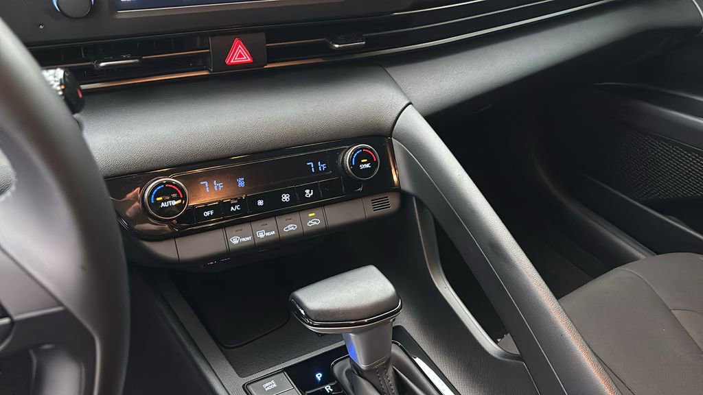 Used 2025 Hyundai Elantra Sport image 20