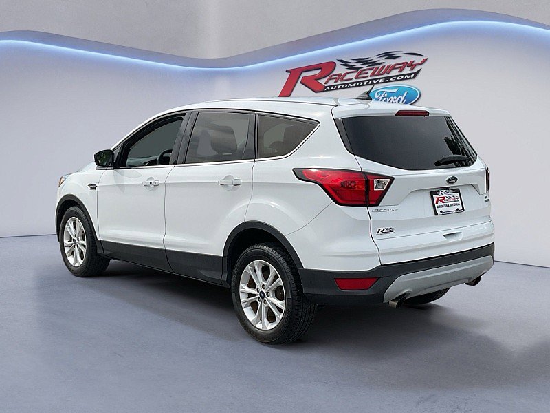 Used 2019 Ford Escape SE image 14