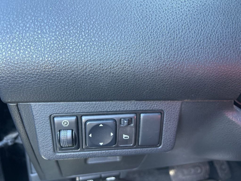 Used 2009 Nissan Versa SL image 21