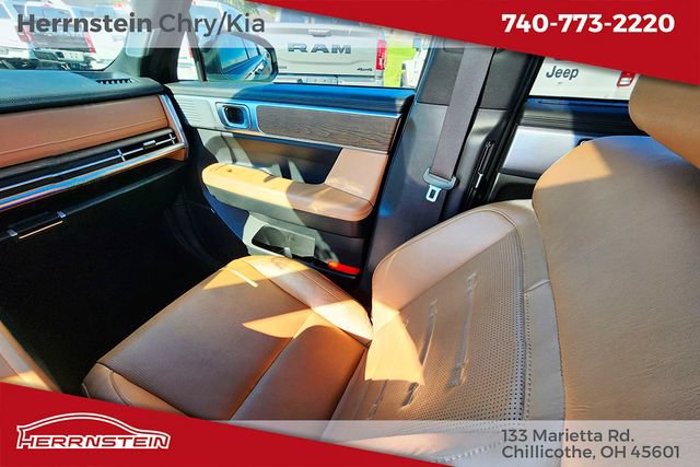 Used 2025 Hyundai Santa Fe Limited AWD/4WD image 10
