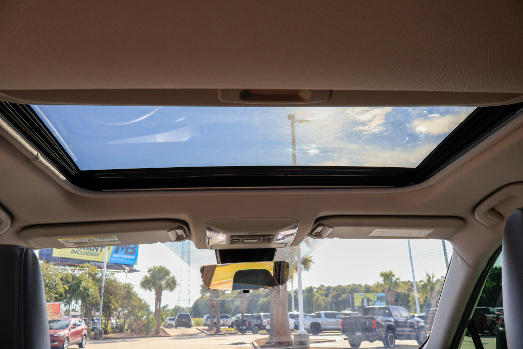 Used 2022 Toyota RAV4 XLE Premium FWD image 13