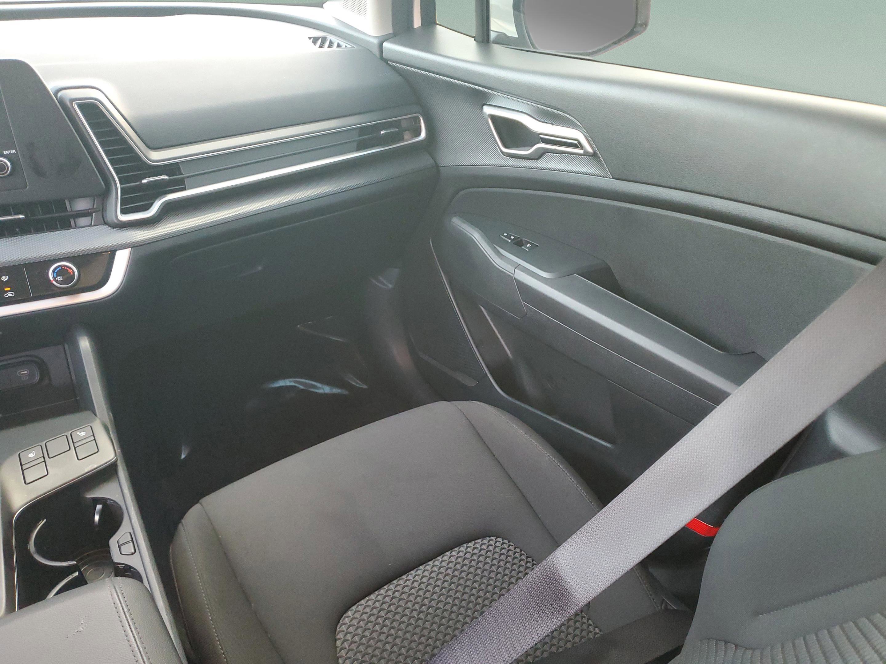 Certified 2025 Kia Sportage LX AWD/4WD image 12
