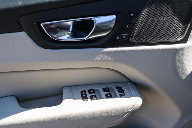 New 2026 Volvo XC60 B5 Ultra w/ Climate Package image 16