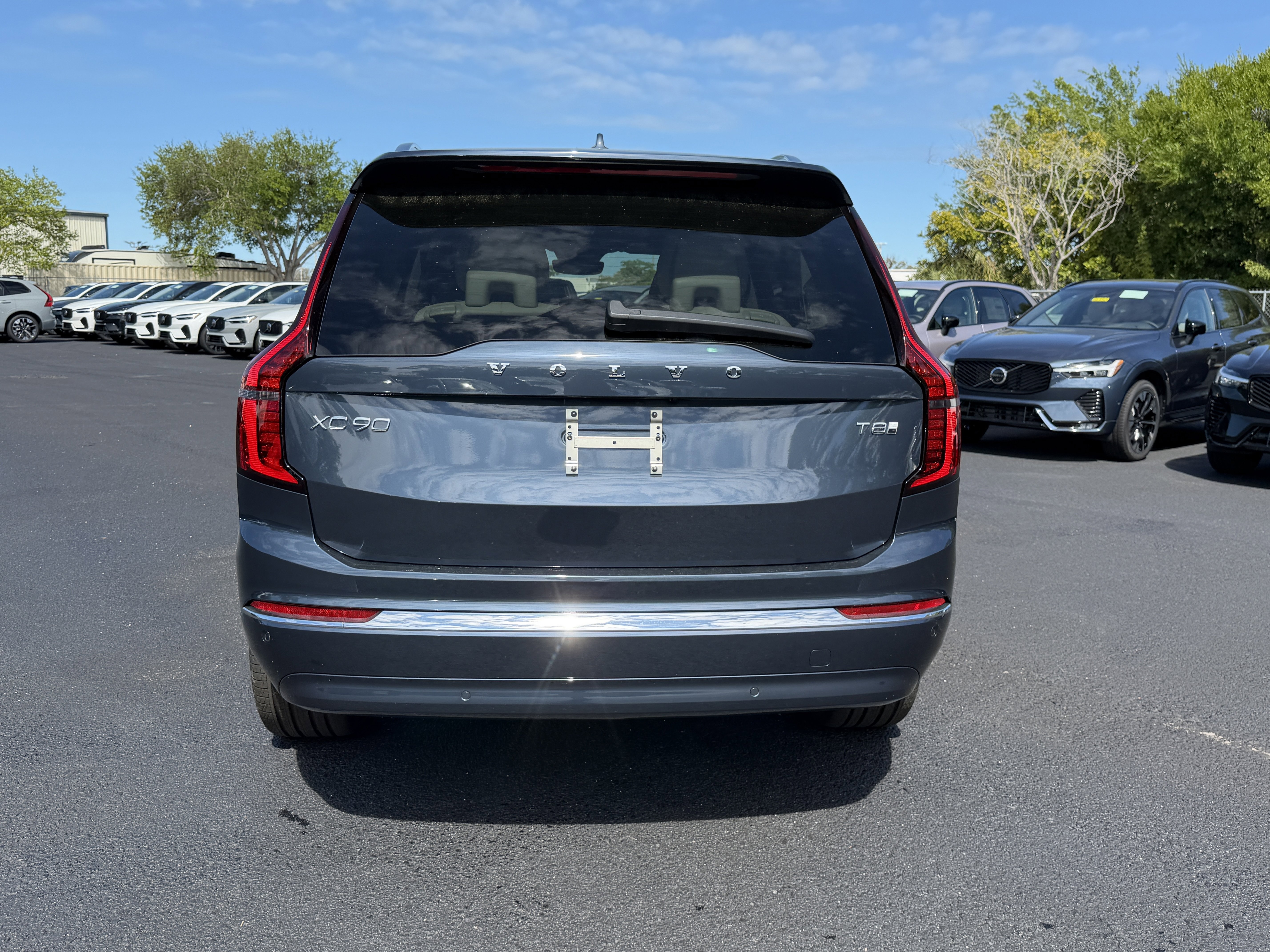 New 2026 Volvo XC90 T8 Ultra w/ Protection Package image 4