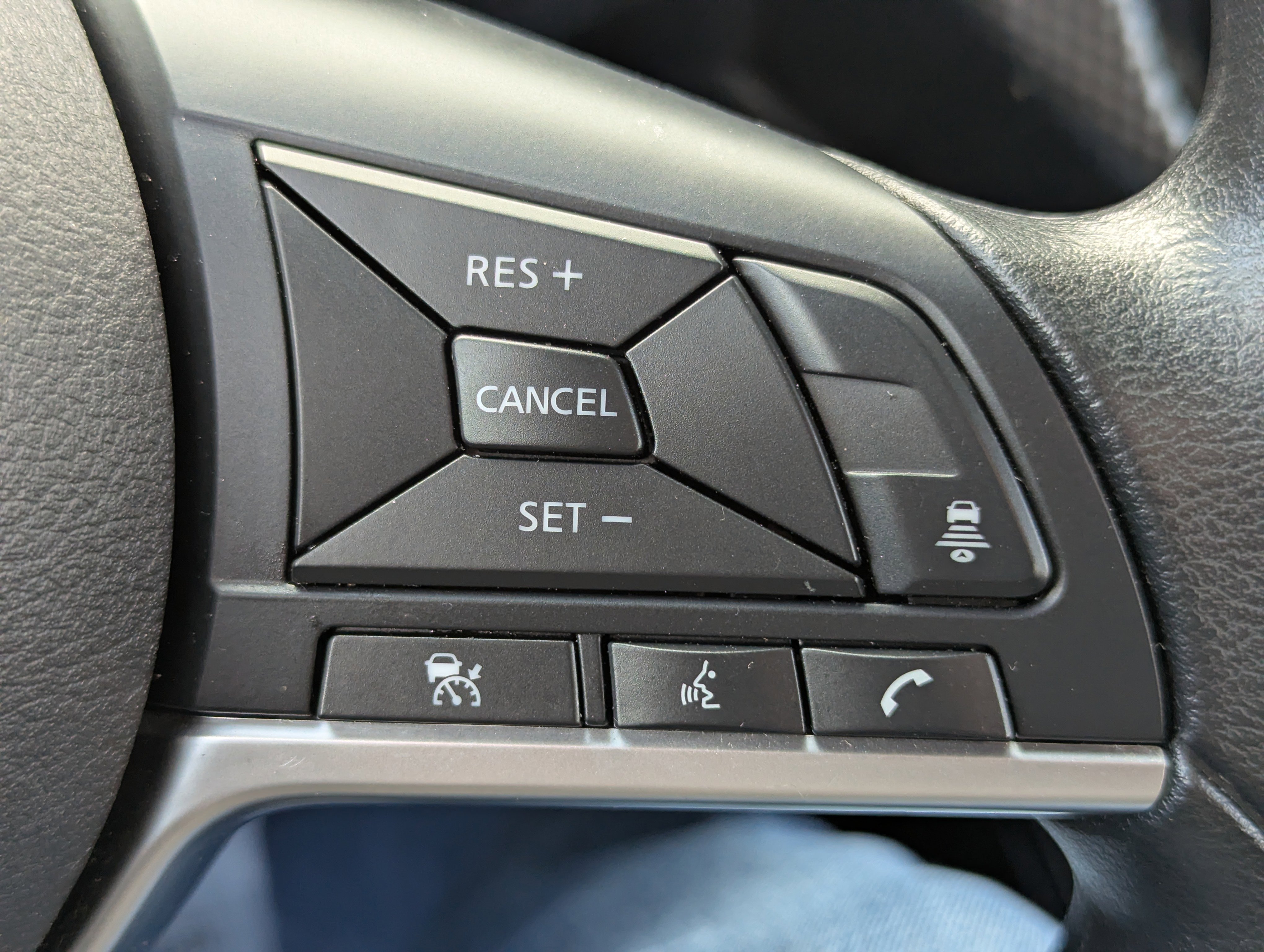 Used 2023 Nissan Kicks SV image 17