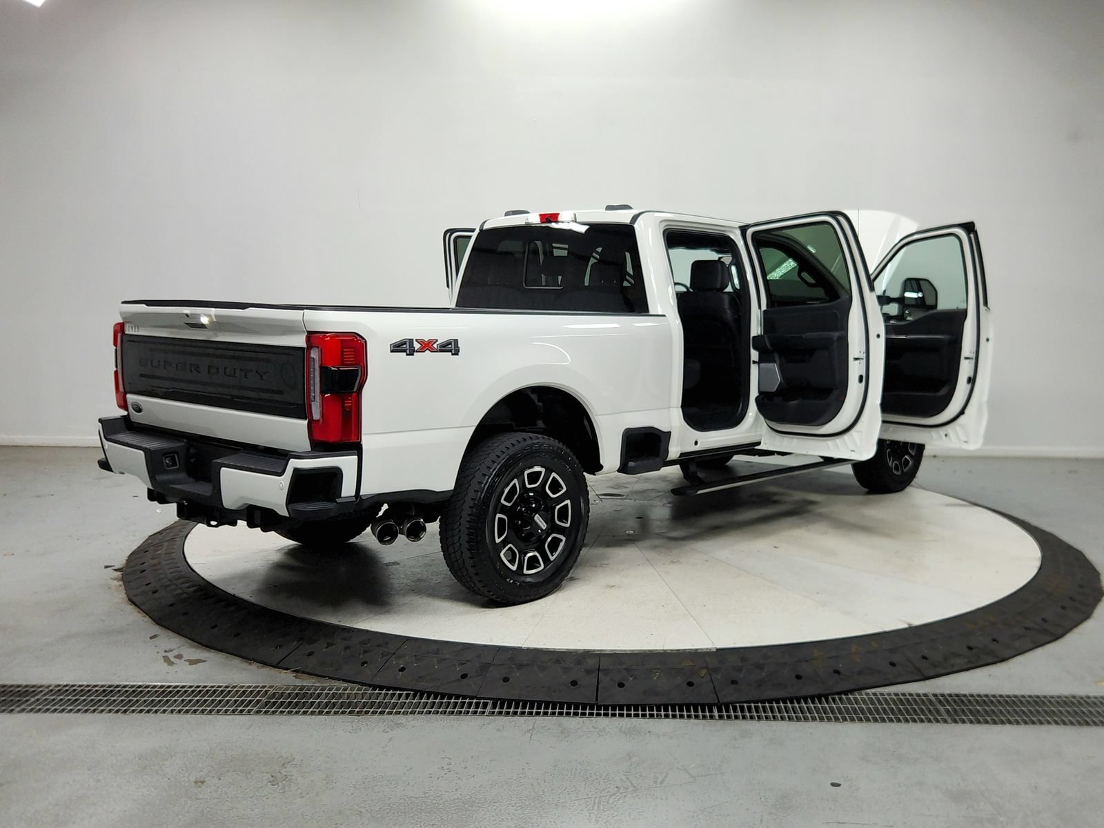 Used 2026 Ford F250 Platinum AWD/4WD image 16