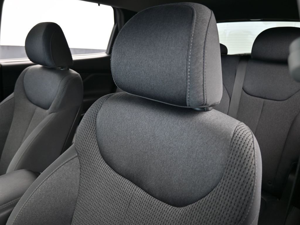 Used 2019 Hyundai Santa Fe SEL image 16