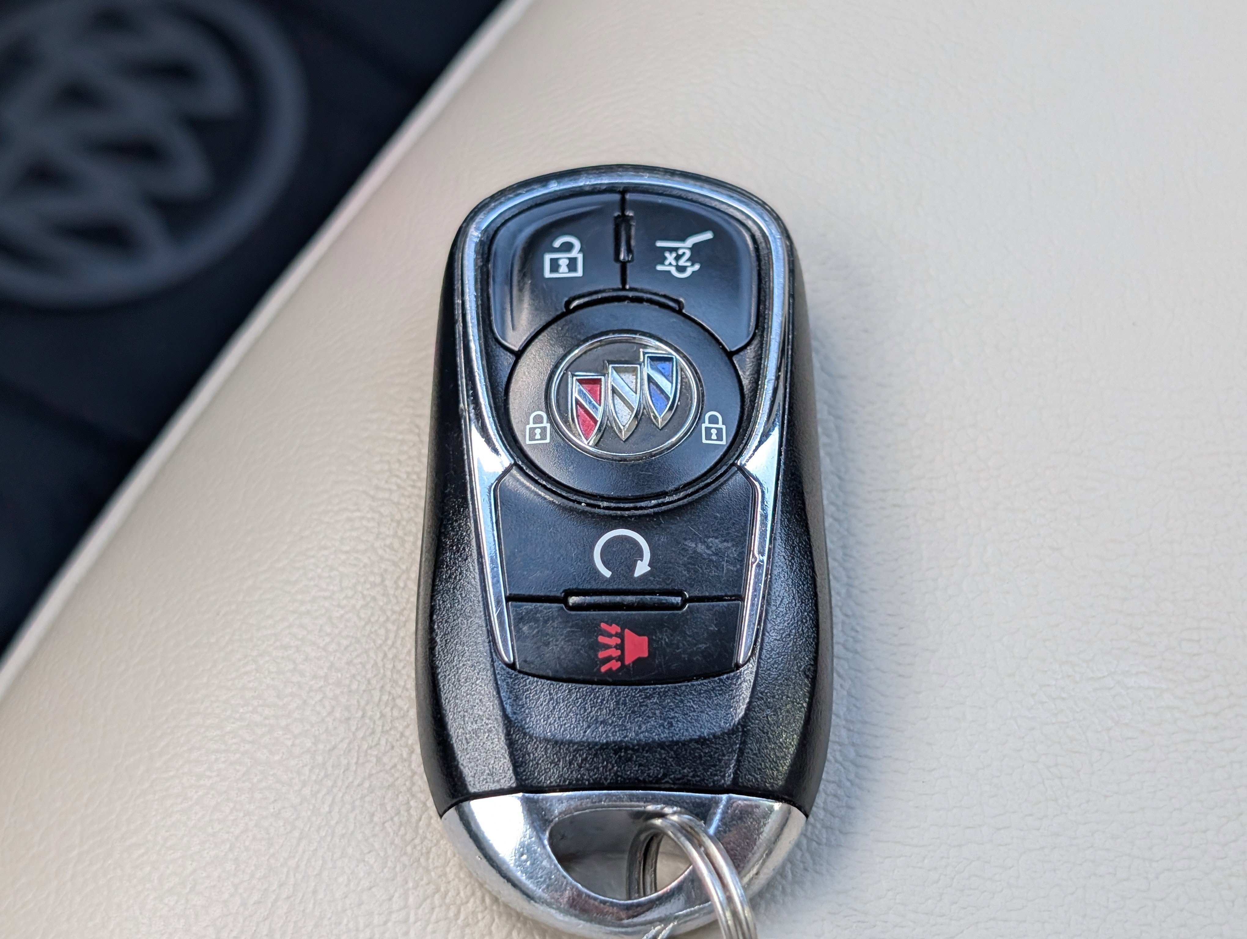 Used 2020 Buick Envision Essence image 31