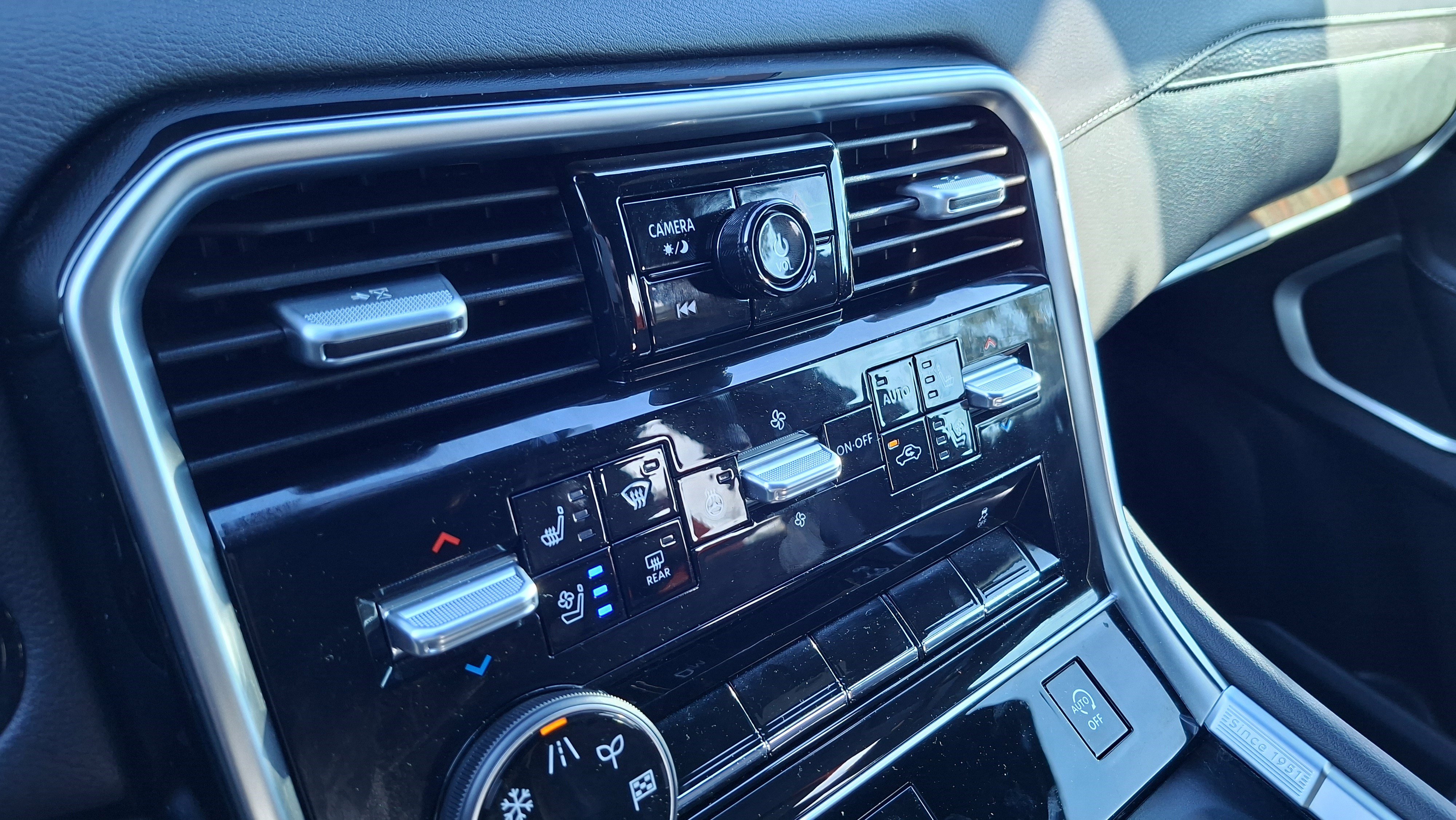 Certified 2025 Nissan Armada Platinum image 15