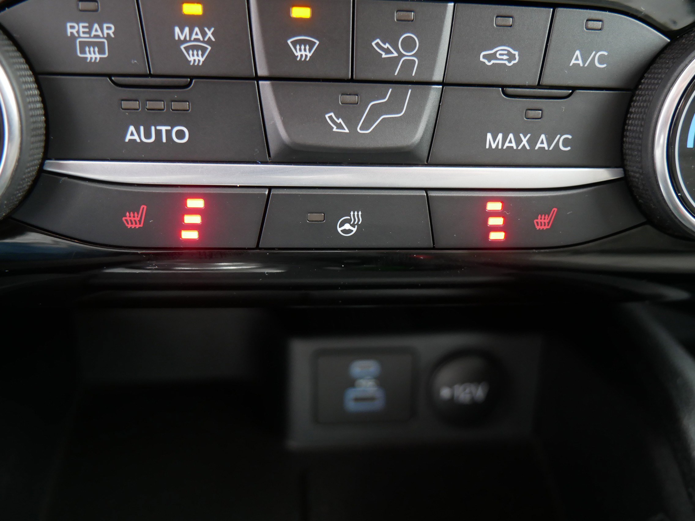 Certified 2022 Ford Escape SE w/ Cold Weather Package AWD/4WD image 30