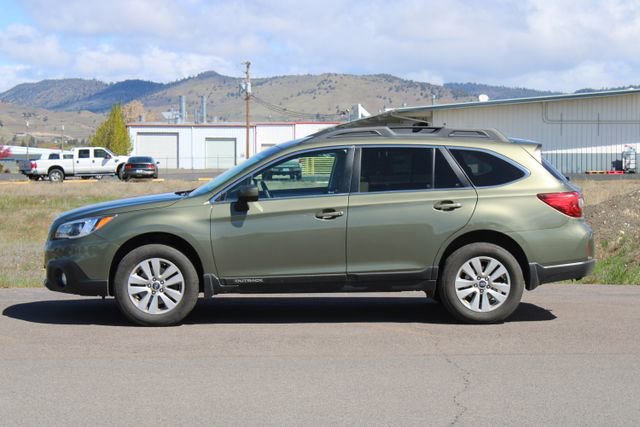 Used 2017 Subaru Outback 2.5i Premium image 2