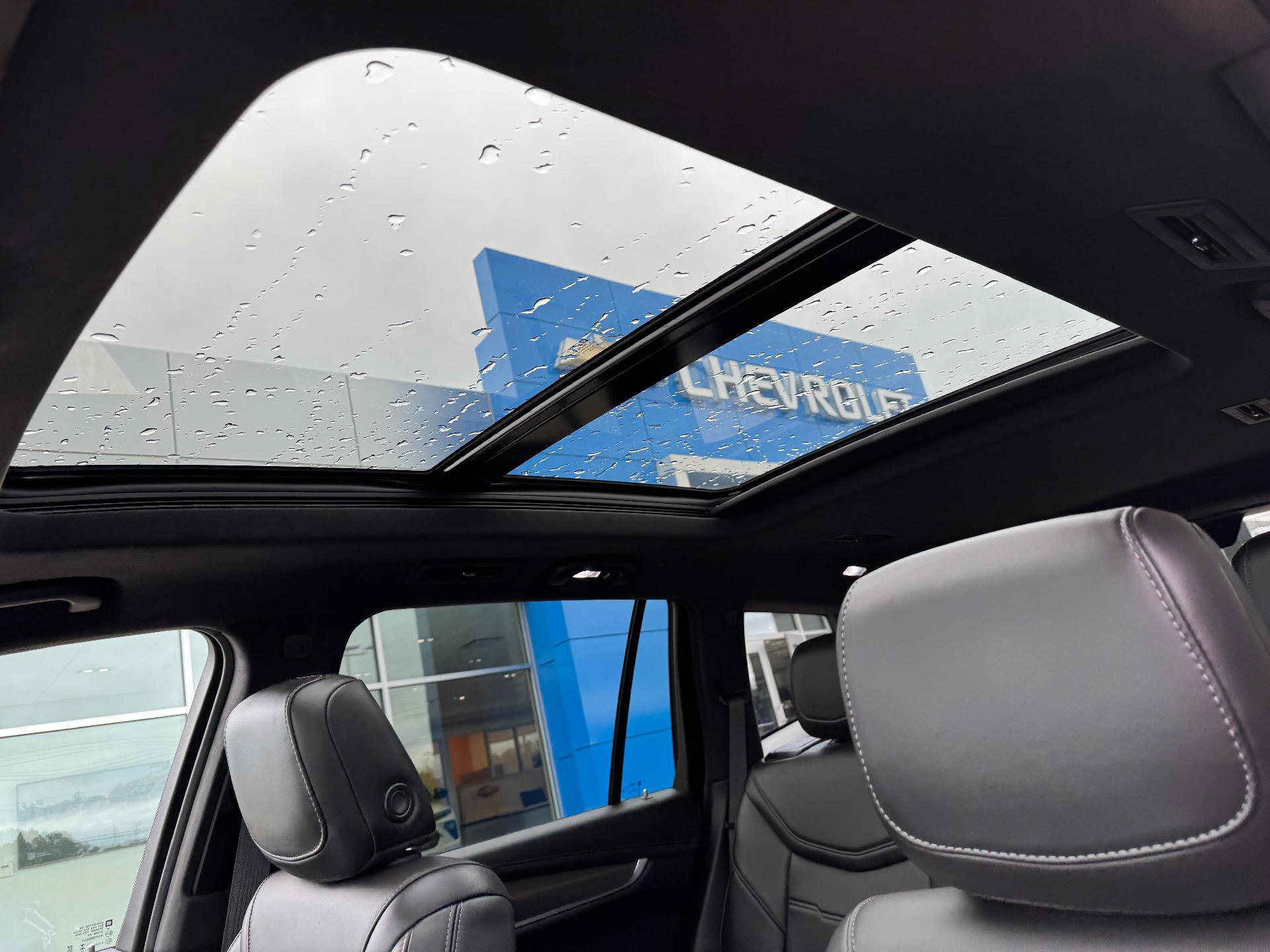 Used 2025 Cadillac XT6 Sport w/ Platinum Package image 30