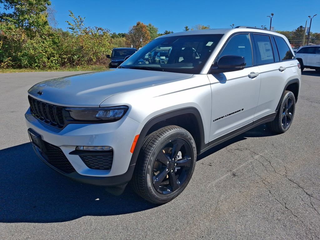 New 2025 Jeep Grand Cherokee Limited w/ Black Appearance Package image 3