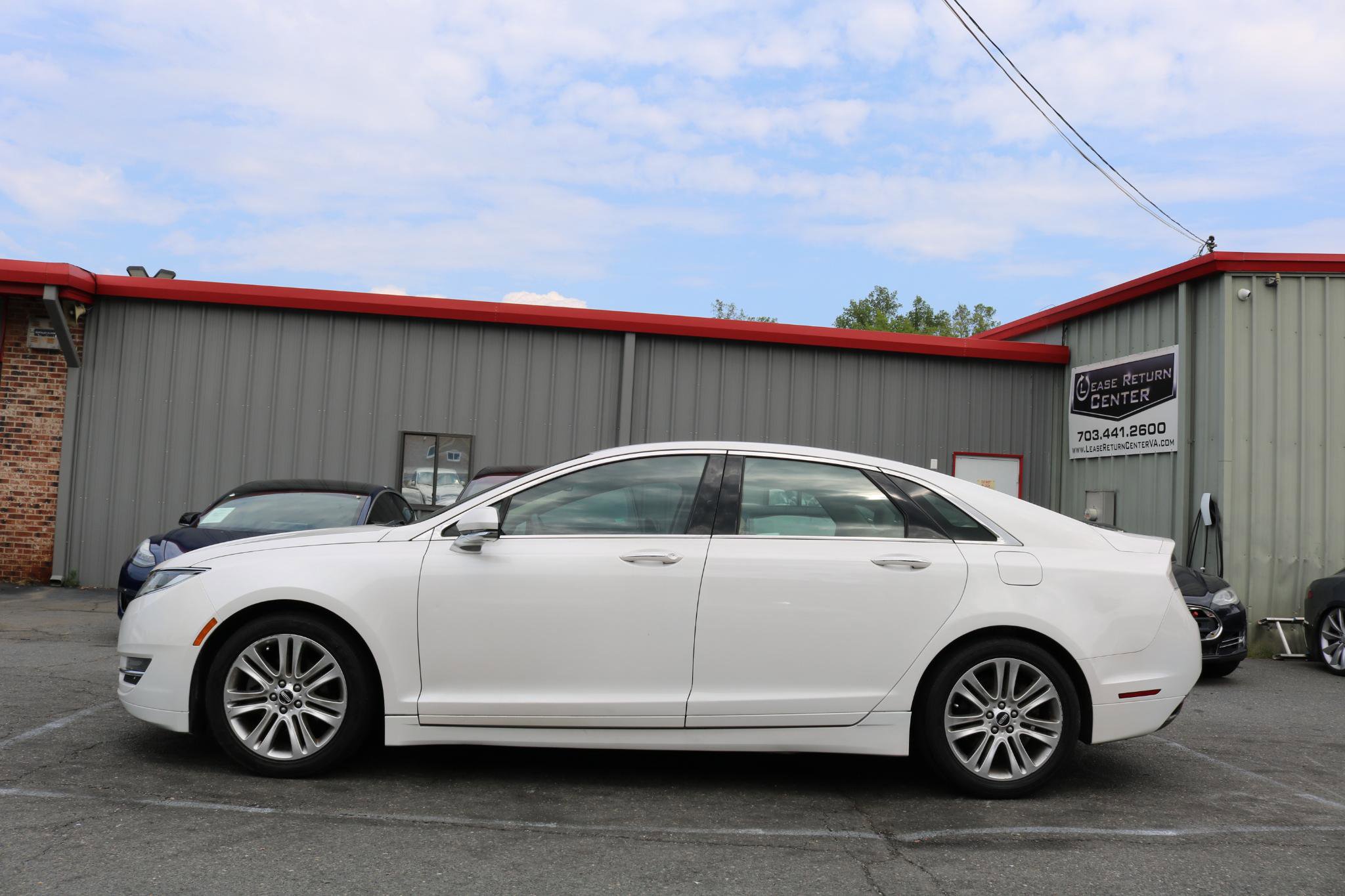 Used 2016 Lincoln MKZ image 3