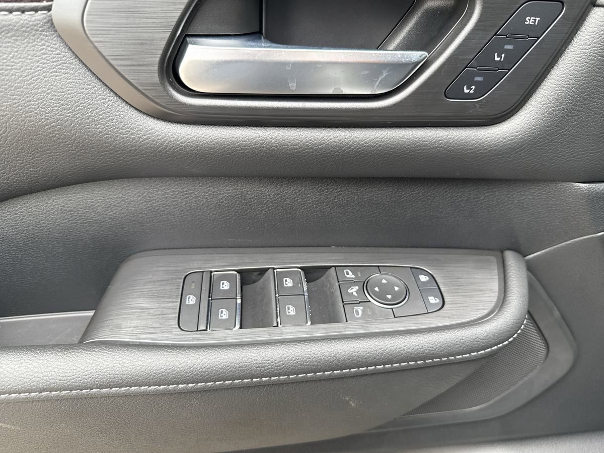 New 2026 Nissan Armada SL w/ Captain's Chari Seat Package image 20