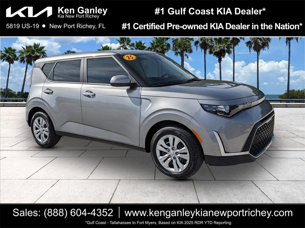 Certified 2025 Kia Soul LX image 1