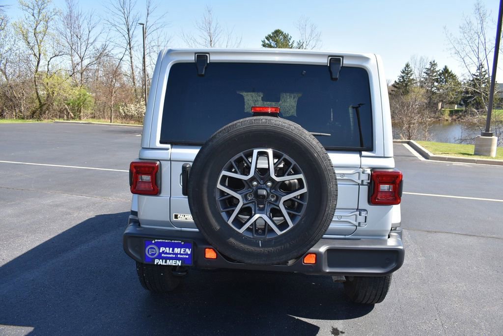 Used 2024 Jeep Wrangler Unlimited Sahara w/ Dual Top Group AWD/4WD image 6