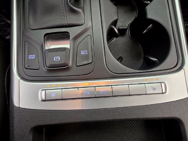 Used 2025 Kia Carnival FWD image 21