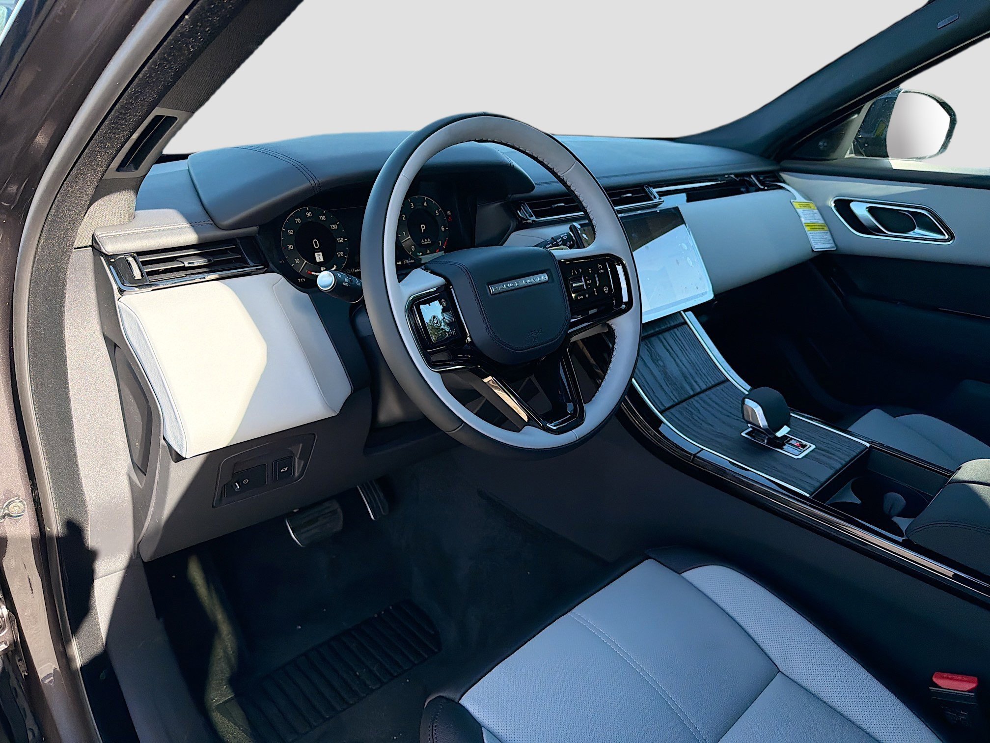 New 2026 Land Rover Range Rover Velar Dynamic SE image 26