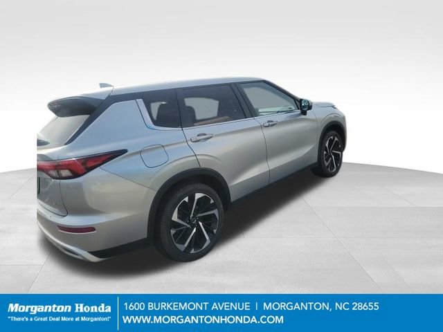 Used 2024 Mitsubishi Outlander SE Black Edition image 5