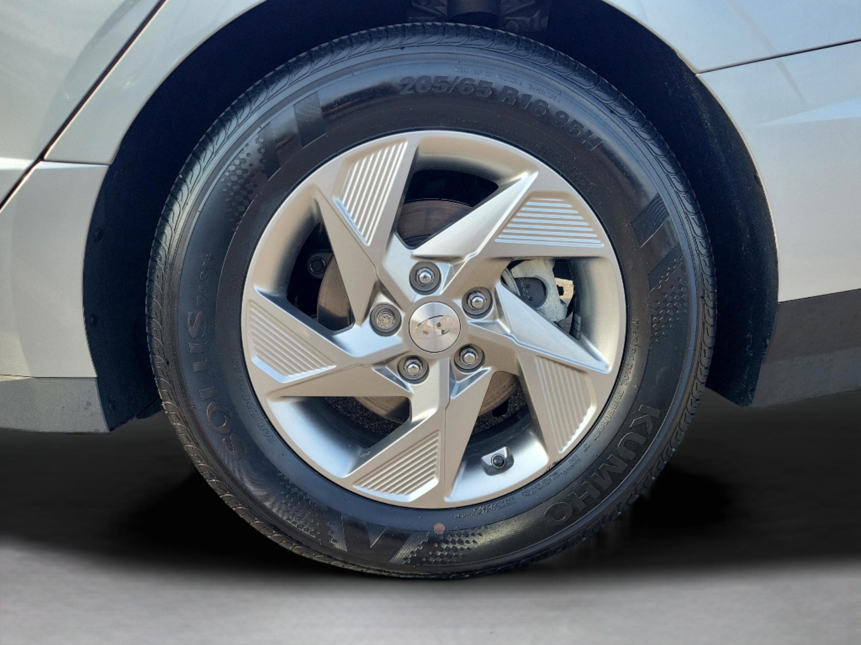 Used 2025 Hyundai Sonata SE image 32