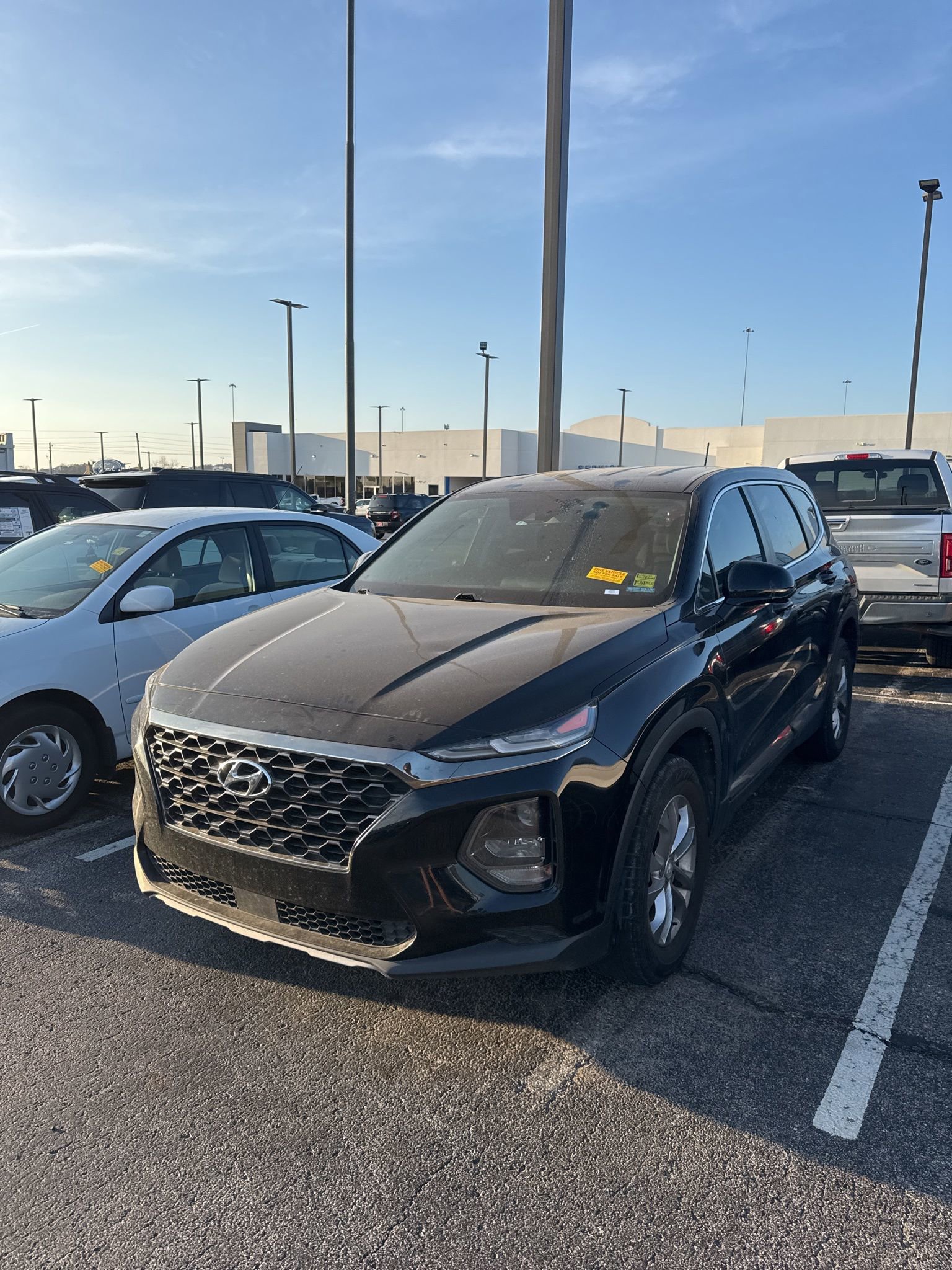 Used 2019 Hyundai Santa Fe SE image 1