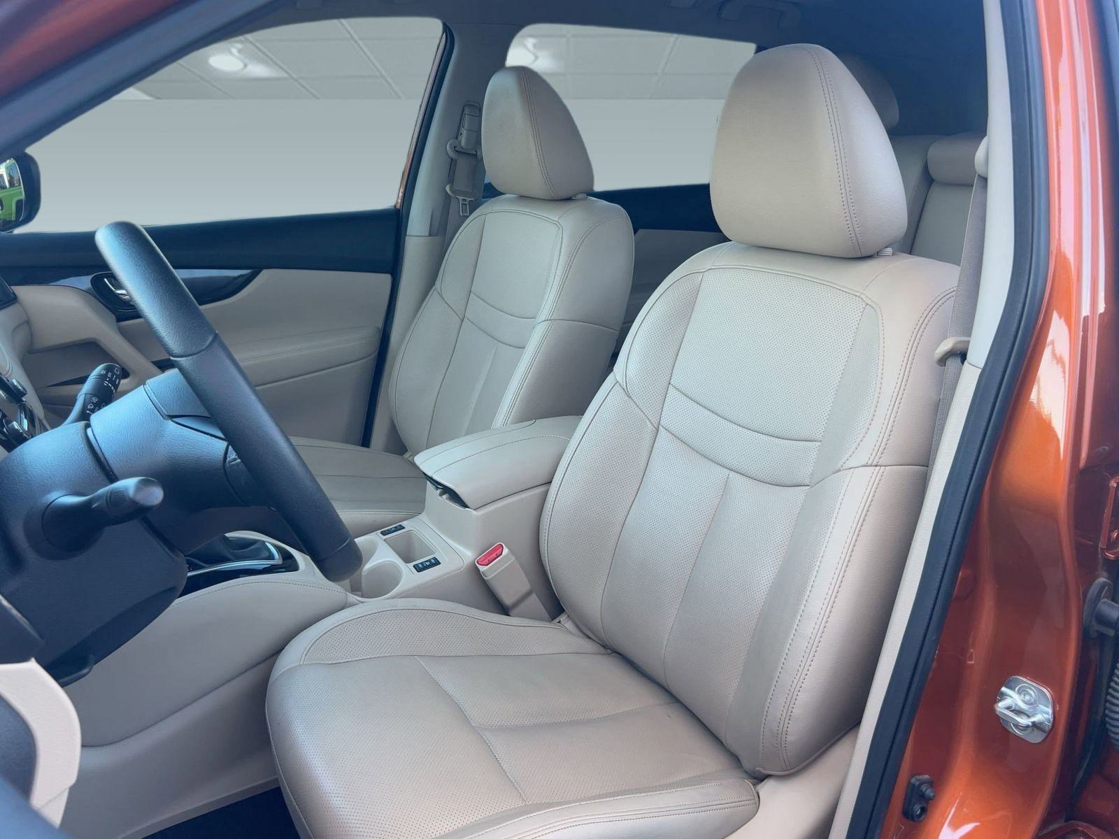 Used 2019 Nissan Rogue SL w/ Premium Package image 5
