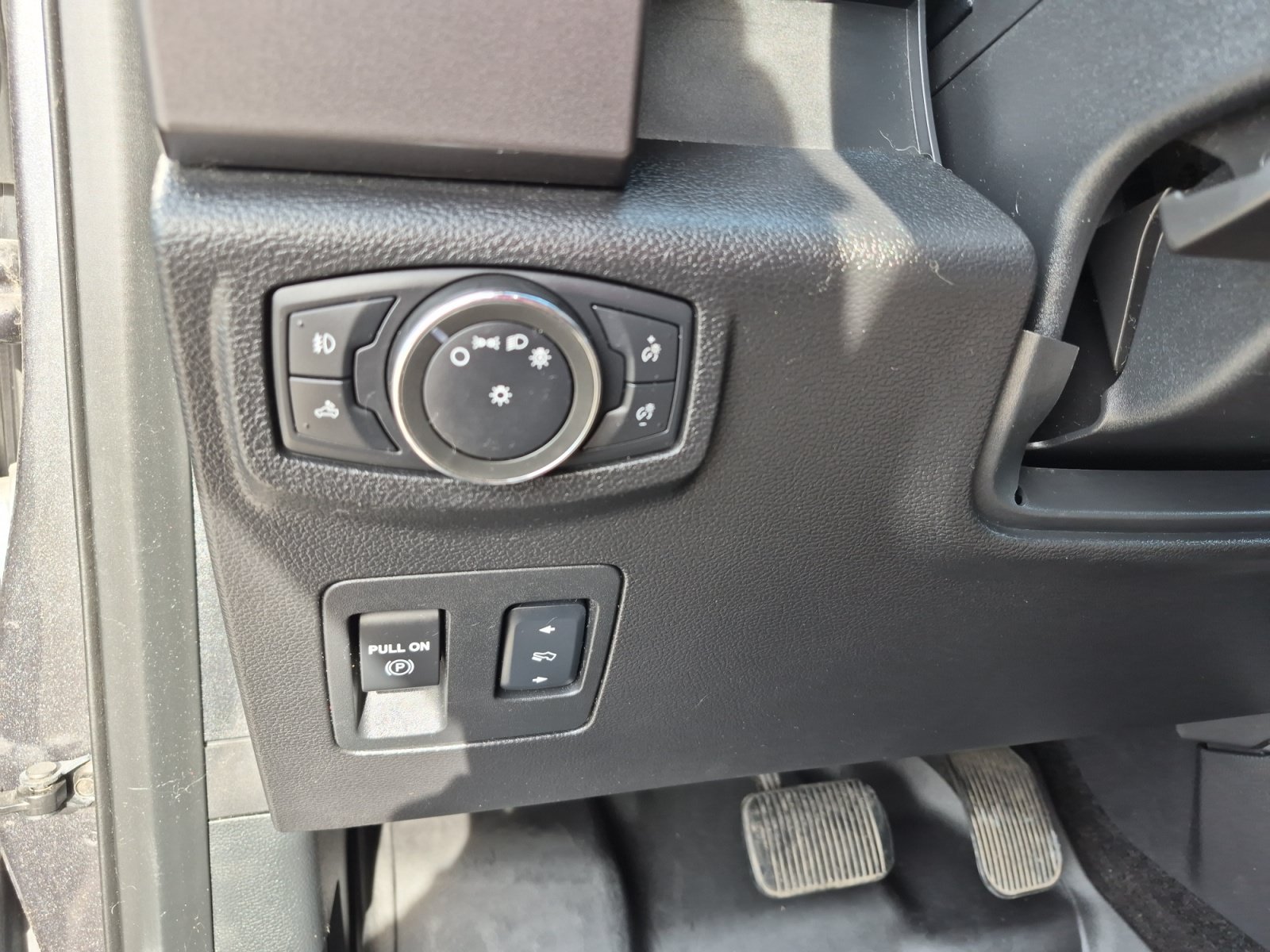 Used 2018 Ford F150 XLT w/ Equipment Group 302A Luxury AWD/4WD image 26