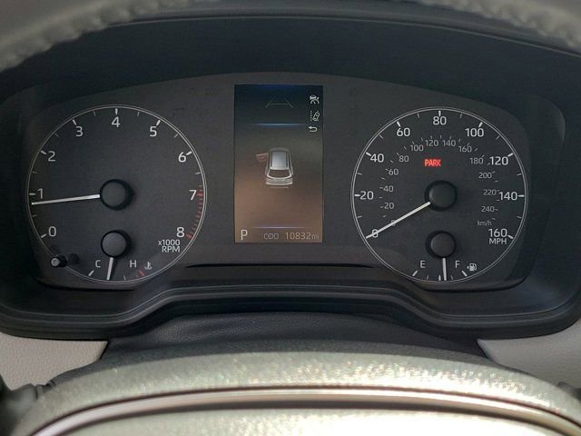 Used 2025 Toyota Corolla Cross LE image 32