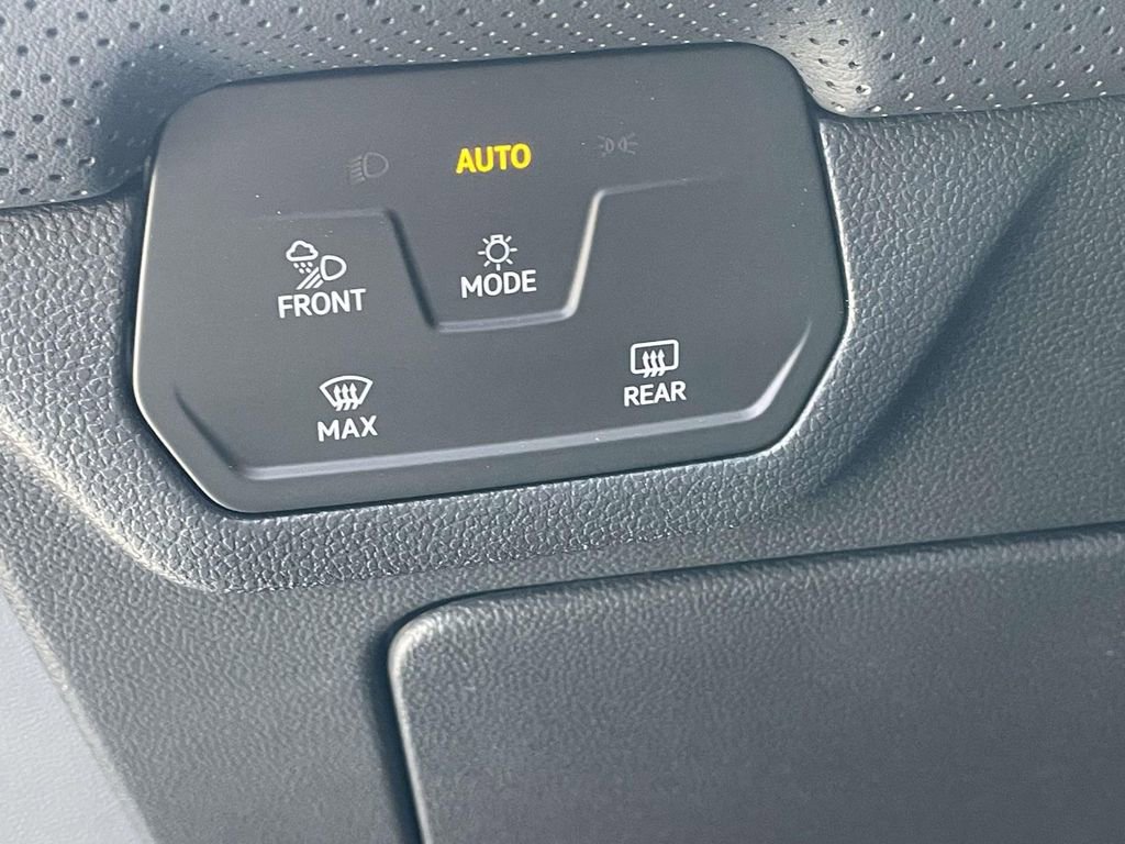 Used 2025 Volkswagen Atlas Cross Sport SE FWD image 17