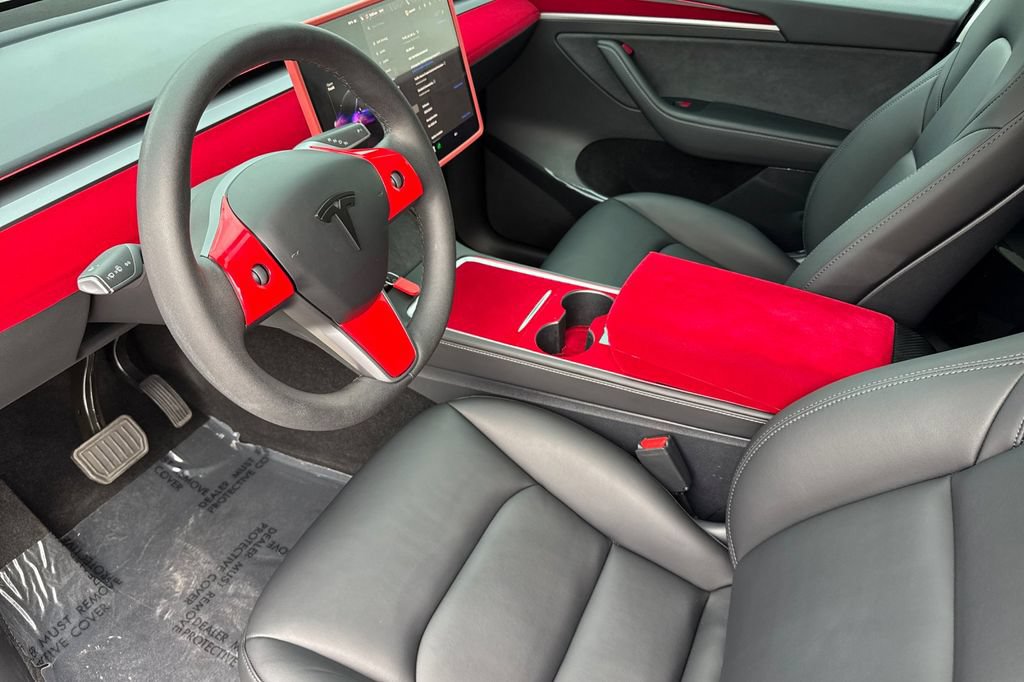 Used 2025 Tesla Model Y Long Range RWD image 9