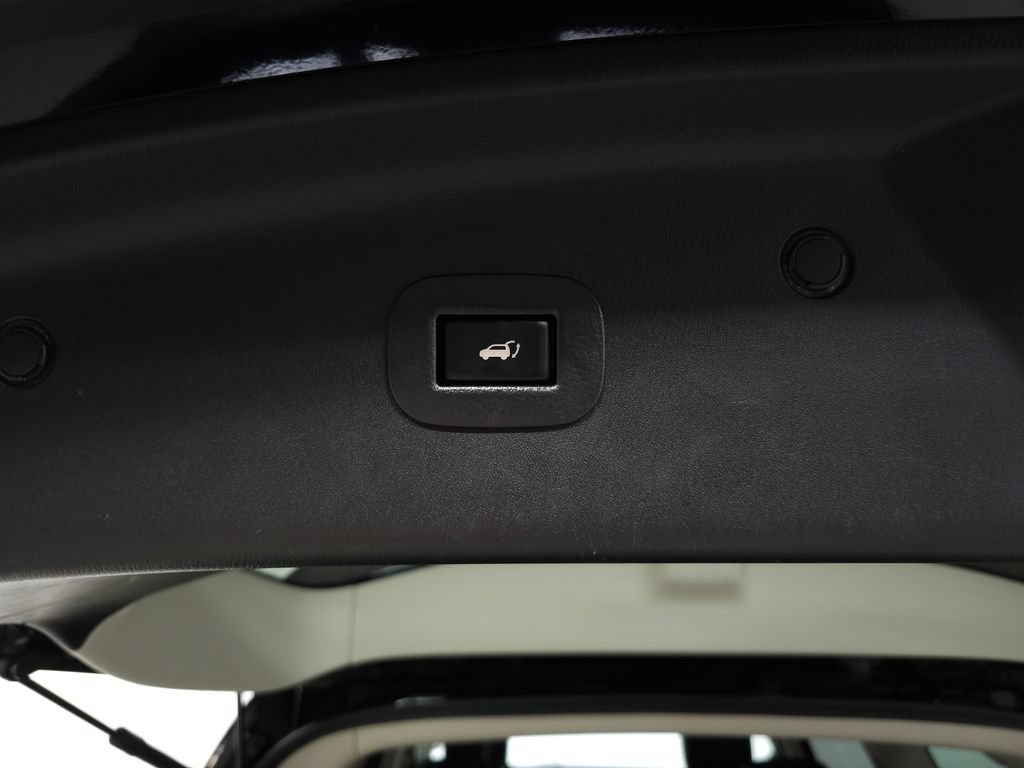 Used 2020 Nissan Armada Platinum w/ Captain's Chairs Package AWD/4WD image 8