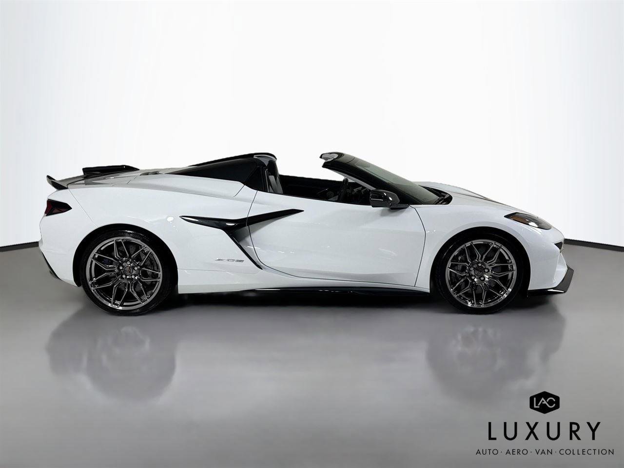Used 2025 Chevrolet Corvette Z06 RWD image 5