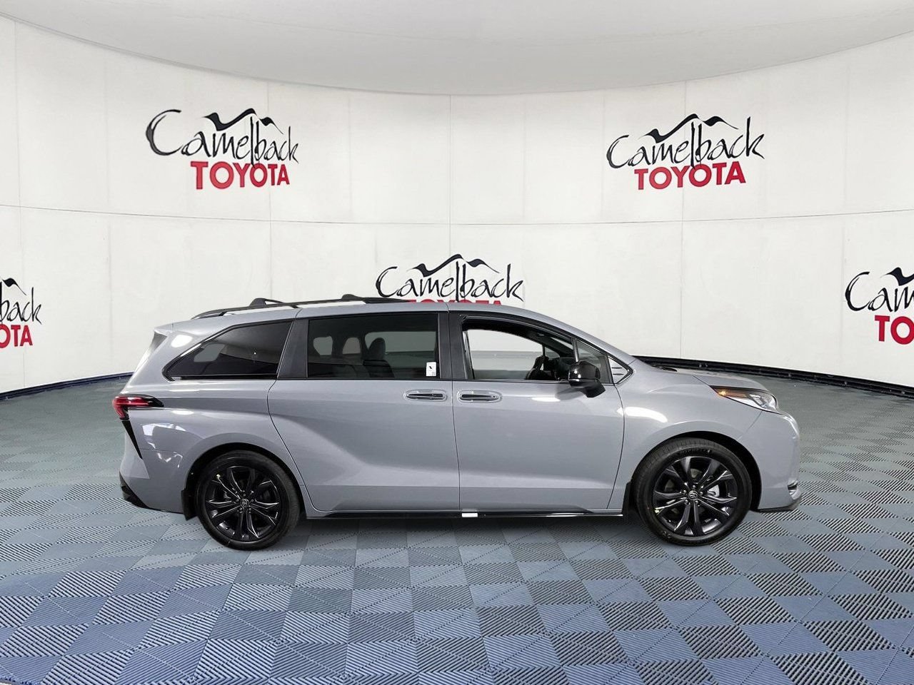 New 2026 Toyota Sienna XSE FWD image 9