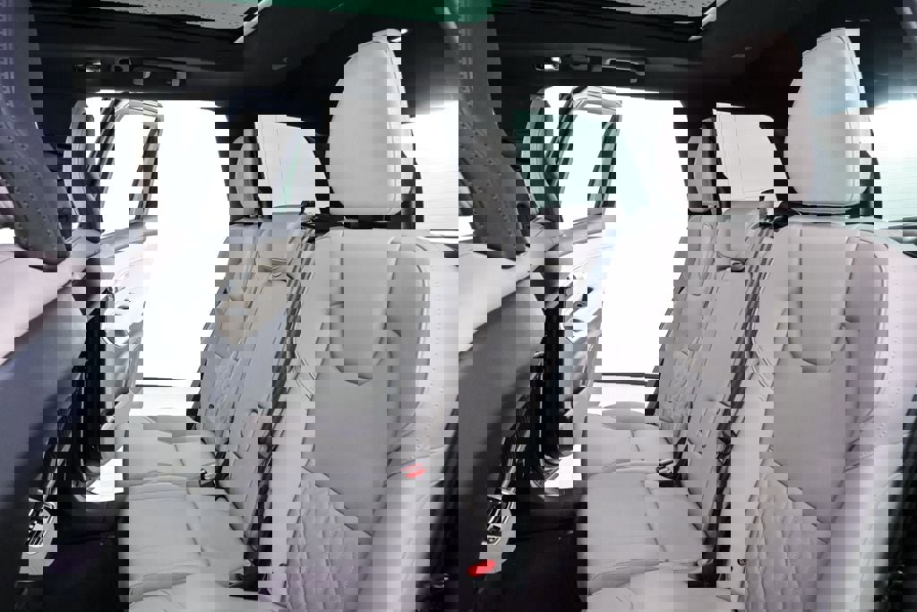 Certified 2025 Volvo XC90 B6 Plus image 23