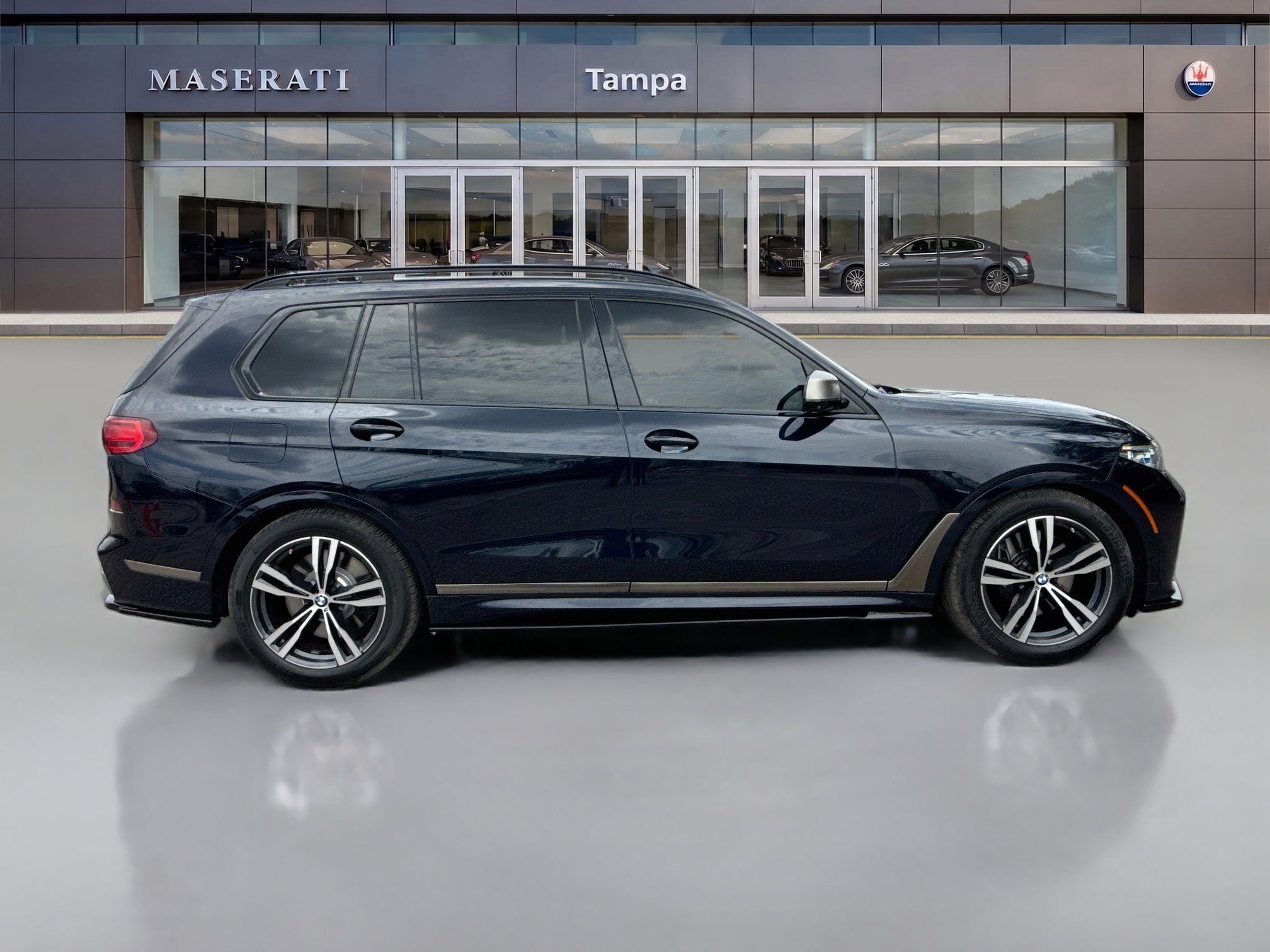 Used 2022 BMW X7 M50i w/ Executive Package AWD/4WD image 2
