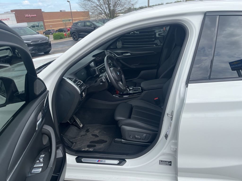 Used 2025 BMW X4 xDrive30i w/ Premium Package image 6