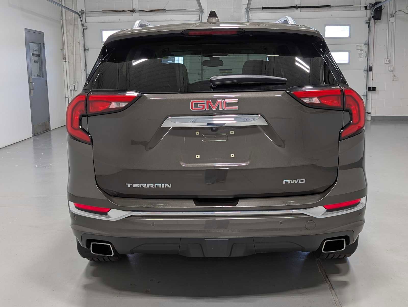 Used 2020 GMC Terrain Denali w/ Denali Premium Package AWD/4WD image 9