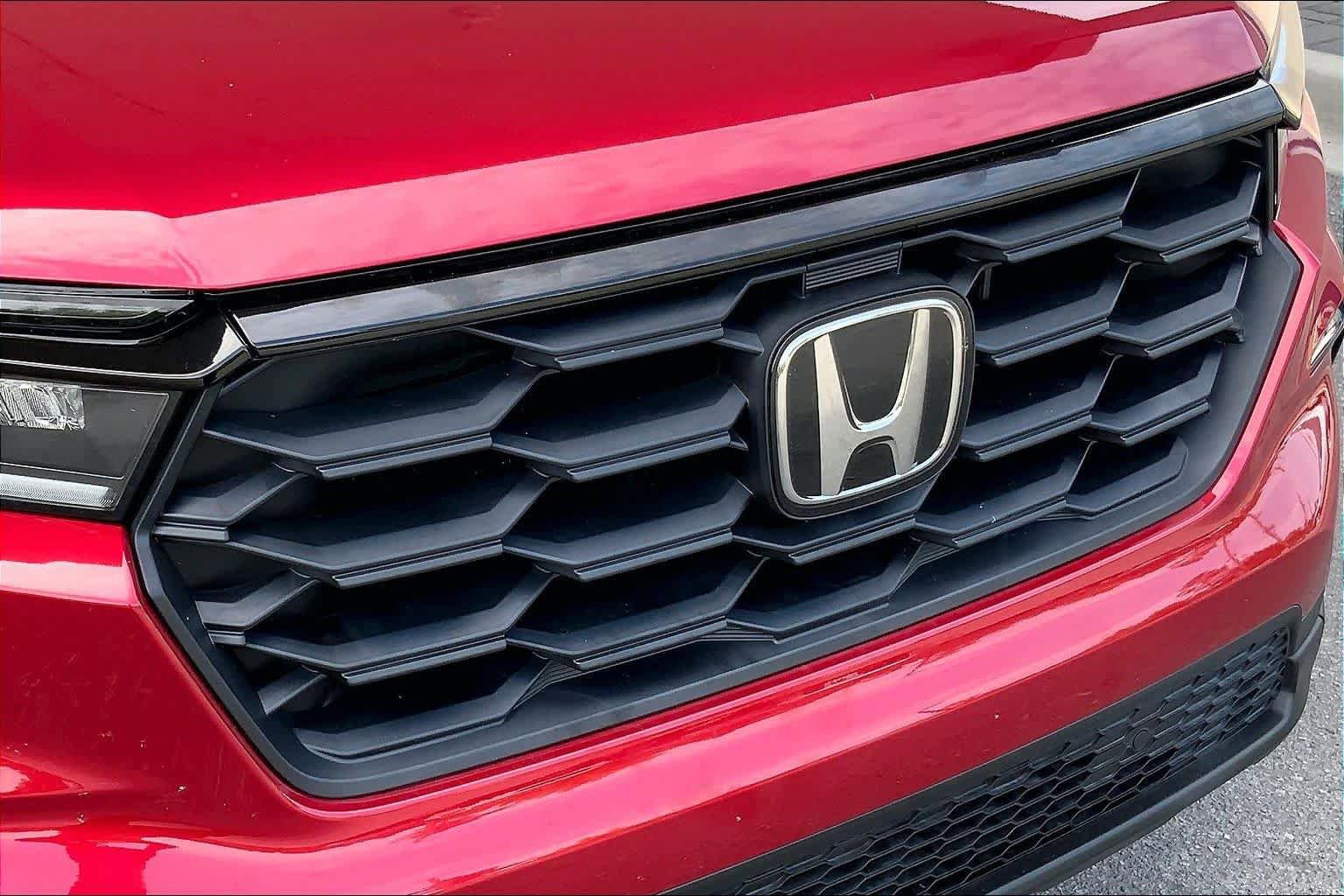 Used 2024 Honda Pilot Sport image 32