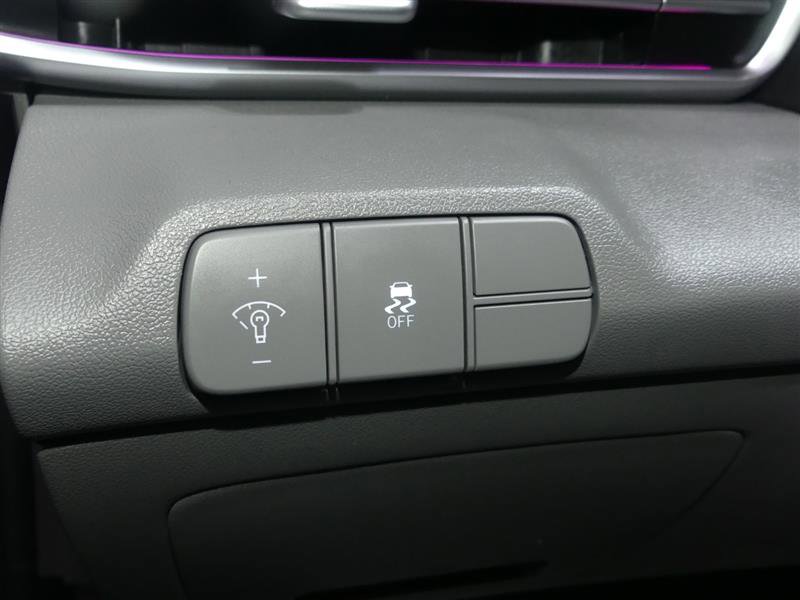 Used 2024 Hyundai Elantra SEL FWD image 29