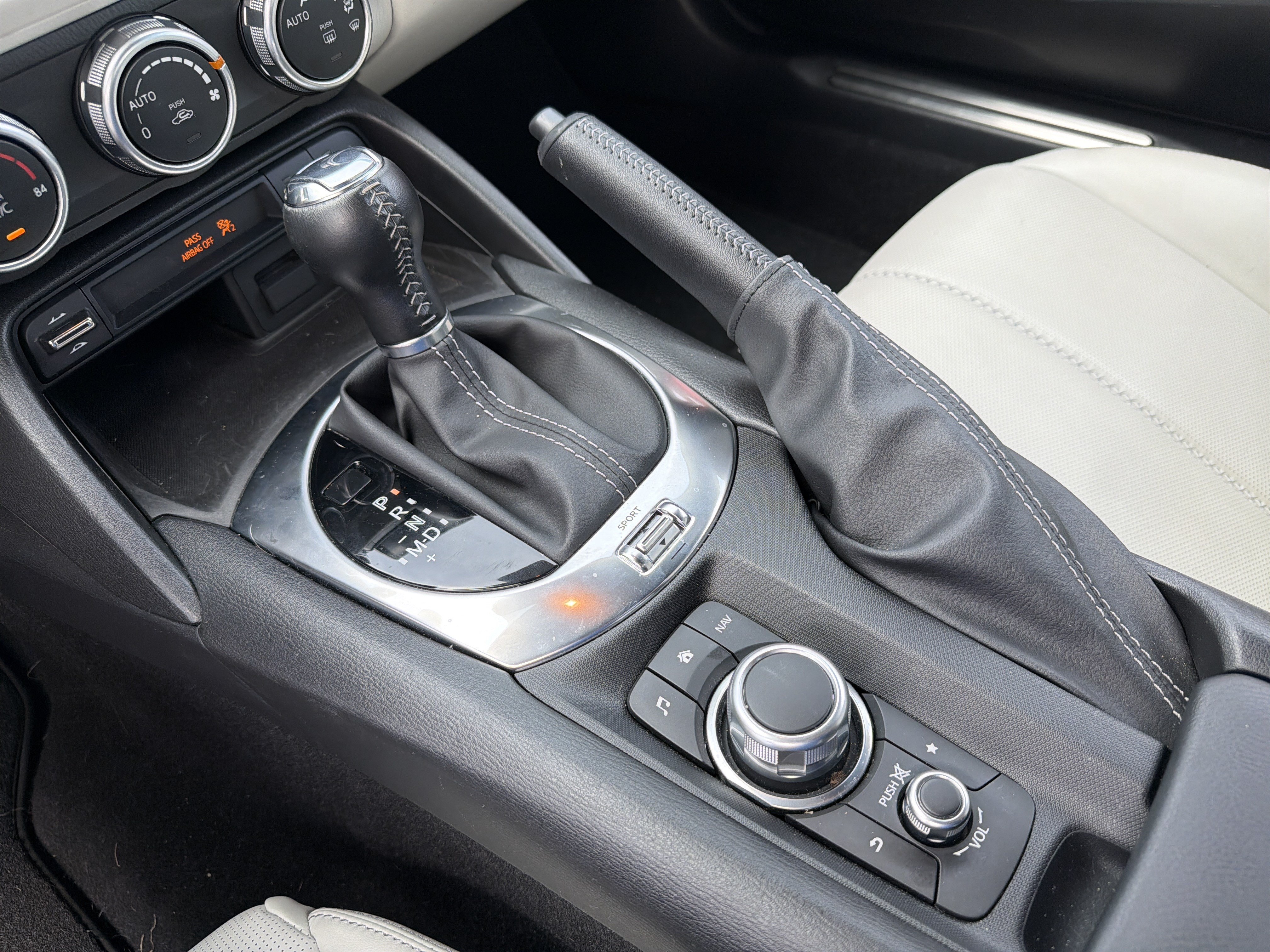Used 2021 MAZDA MX-5 Miata RF Grand Touring RWD image 17