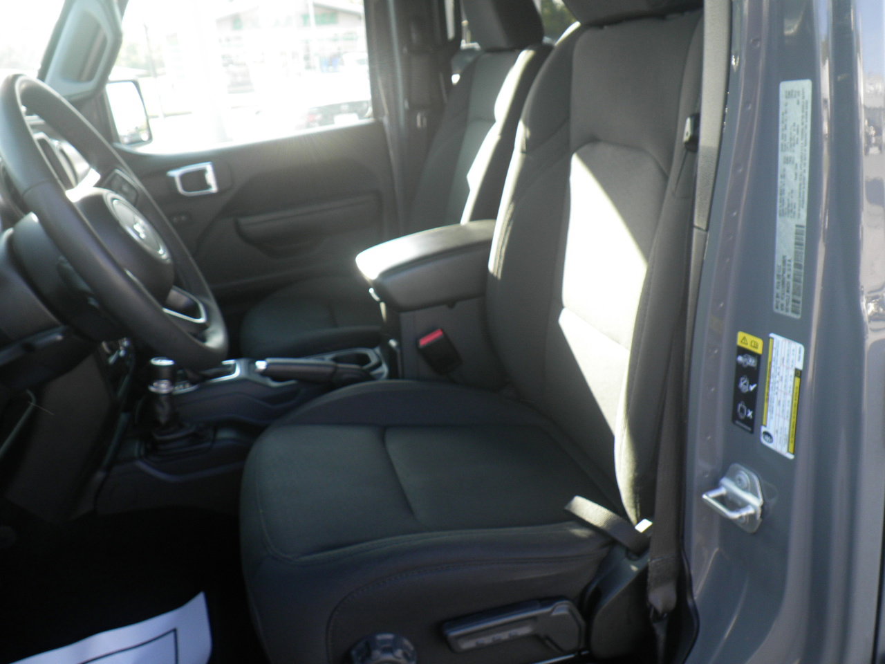 Used 2023 Jeep Wrangler Unlimited w/ Sun & Screen Package AWD/4WD image 15