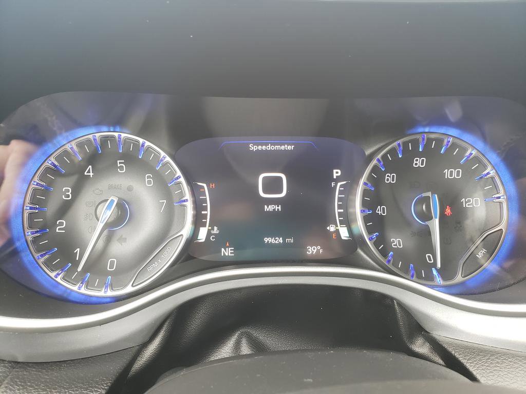 Used 2022 Chrysler Pacifica Touring image 23