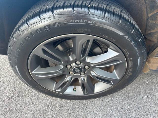 Used 2018 Land Rover Range Rover Evoque Landmark Edition AWD/4WD image 11