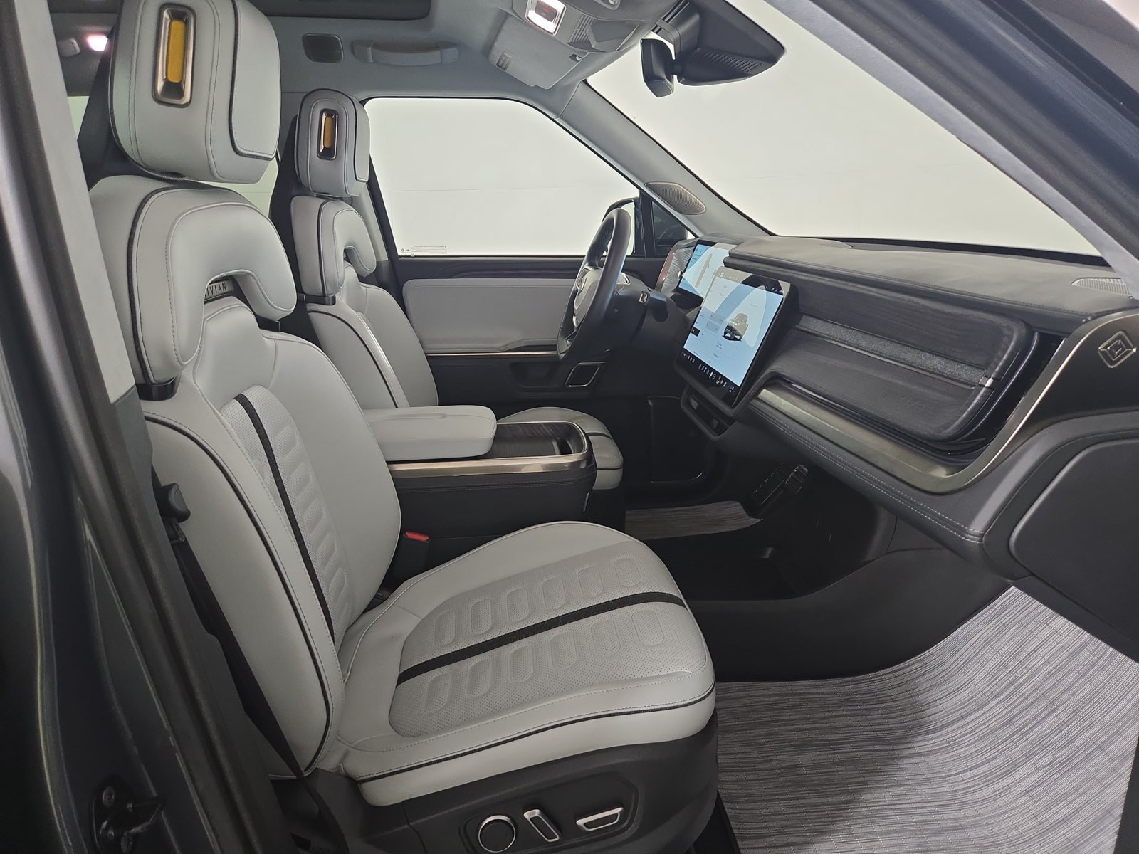 Used 2024 Rivian R1T Adventure Dual AWD/4WD image 23
